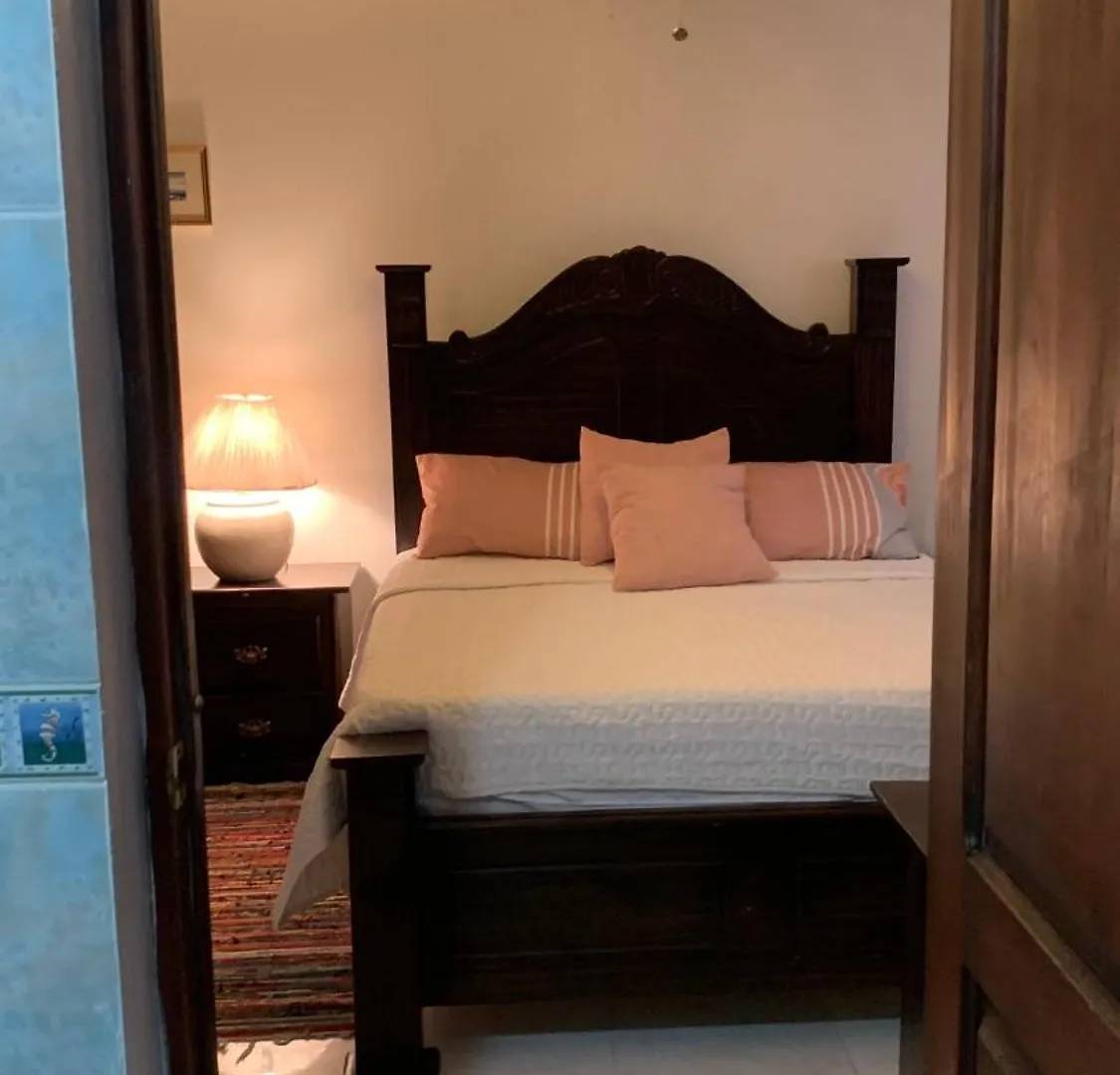 ApartaHotel Dona Reyna Habitaciones Compartidas El Higo 0*,